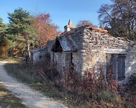 099 Bergerie sur le plateu du Vellan.