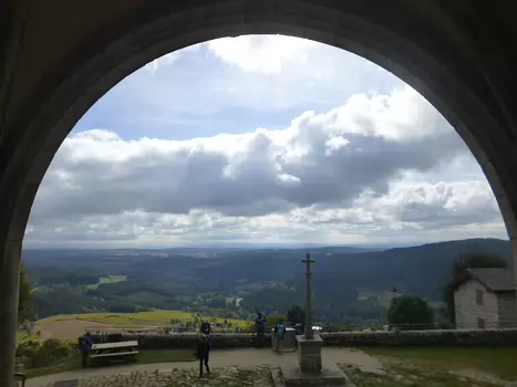 Dominique Dominique F, détail sortie