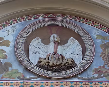 006 Le pélican nourrissant ses petits avec sa propre chair, symbole du Christ donnant sa vie.