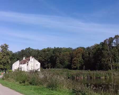 025 Ce château médiéval fut un relai de chasse