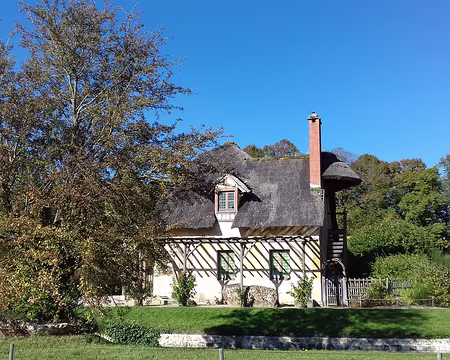 026 Le colombier comprend un pigeonnier et un poulailler