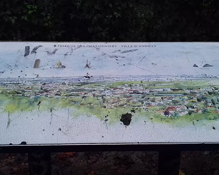 025 Par temps clair, le Belvédère de la Pelouse des Châtaigniers (Andilly) offre une vue sur Paris