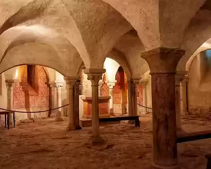 09 la crypte de la basilique Ste Madeleine