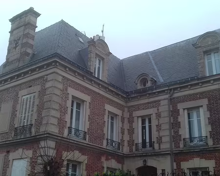 004 La demeure de Louis-Sulpice Varé (1803-1883), célèbre paysagiste originaire du village, qui a créé le Lac Supérieur du Bois de Boulogne sous le Second Empire