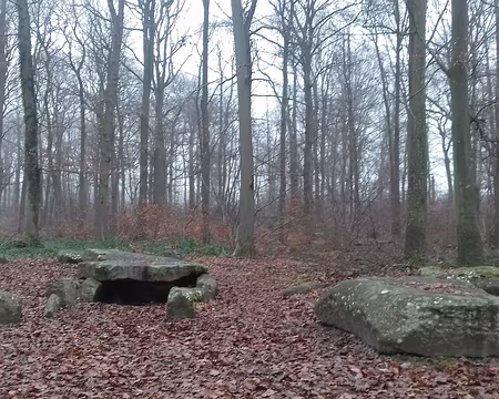 032 Elle a été fortement endommagée par un attentat à l’explosif en décembre 1985 …