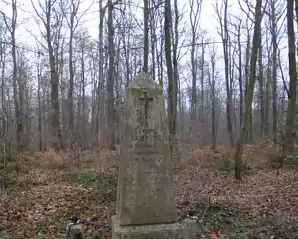 P1140554 Stèle de Sampité, garde forestier assassiné le 11 septembre 1887.
