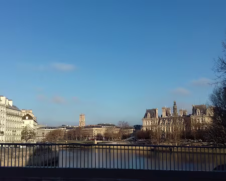012 L’Hôtel de Ville de Paris (XIXème siècle) et la tour Saint-Jacques (XVIème siècle)