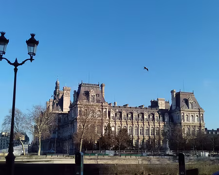 014 L’Hôtel de Ville de Paris, de style néo-Renaissance, a été reconstruit après la Commune (1874-1882)