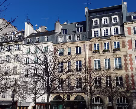 018 Rangée de maisons sur la Place Dauphine