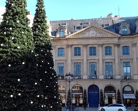 040 L’une des plus célèbres joailleries de la place Vendôme