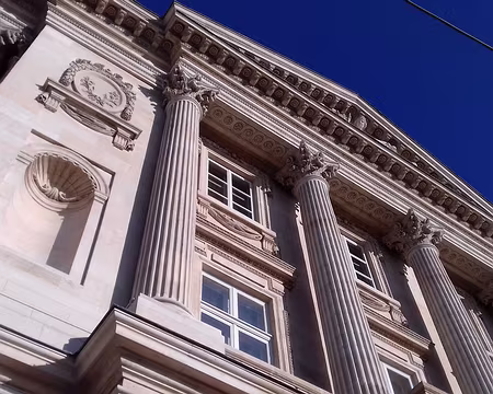 045 L’Hôtel de la Marine, ancien garde-meuble royal, sur la Place de la Concorde. Merci Martine pour cette randonnée royale au cœur de Paris
