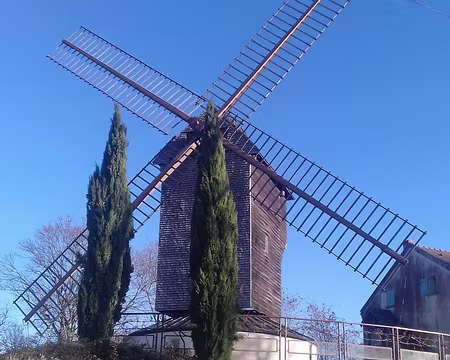 020 A proximité, le Moulin de Sannois (1759), situé au sommet du Mont Trouillet (162 m d’altitude), a fonctionné jusqu’en 1866. Restauré en 2008, c’est désormais un...