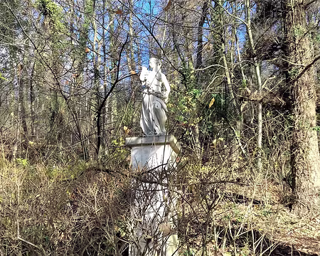 032 Statue dans le parc