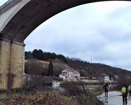 006 La première arche du pont-viaduc sur le Loing a été reconstruite après la Seconde Guerre mondiale