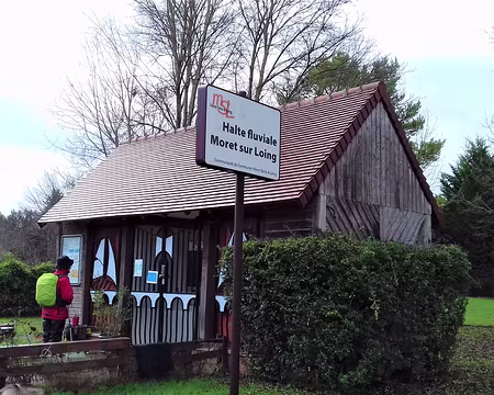009 La halte fluviale de Moret sur la rive gauche du Loing