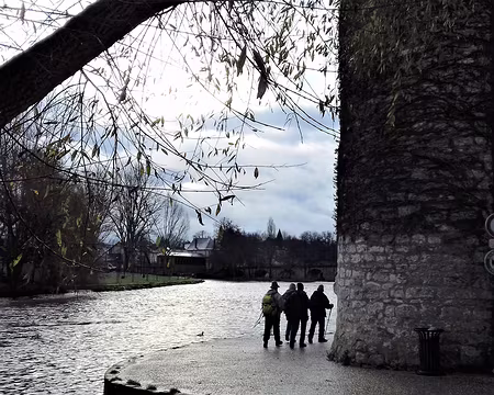 011 Les quais du Loing à Moret et les vestiges des remparts de la ville médiévale