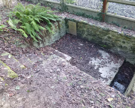 P1140658 Fontaine des Gobelins, une des sources de la Bièvre, rivière de 36km se jetant dans la Seine près de la gare d'Austerlitz