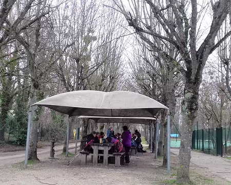 019 Deux grandes tables pour le pique-nique