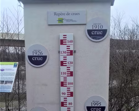 037 Echelle des crues de l’Oise à Eragny, record battu en 1910