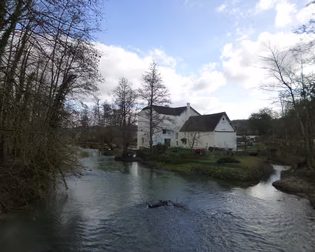 P1140687 Le moulin de Prémol et le Grand Morin