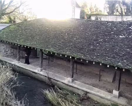 006 L’ancien lavoir de Crécy-la-Chapelle près de la collégiale