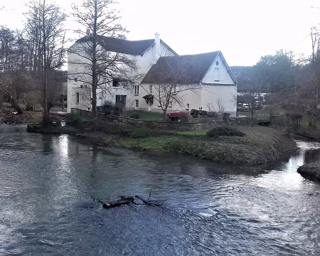 037 Le moulin de Prémol et le Grand Morin vus depuis la passerelle