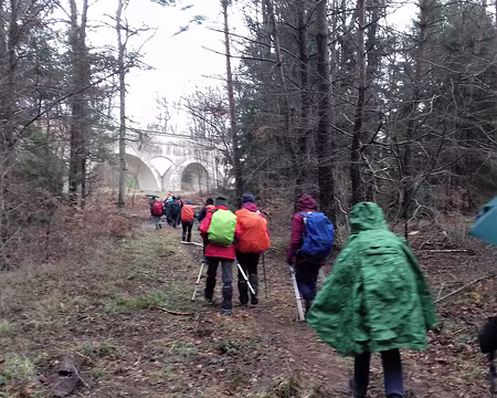 024 C’est bientôt l’heure du pique-nique, et l’aqueduc de la Vanne est le lieu idéal pour déjeuner au sec
