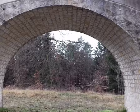 026 L’une des 77 arcades de l’aqueduc dont les plus hautes atteignent 15 m