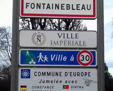042 Arrivée à Fontainebleau, ville impériale