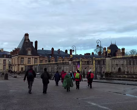043 Le château de Fontainebleau vu depuis la place du Général de Gaulle