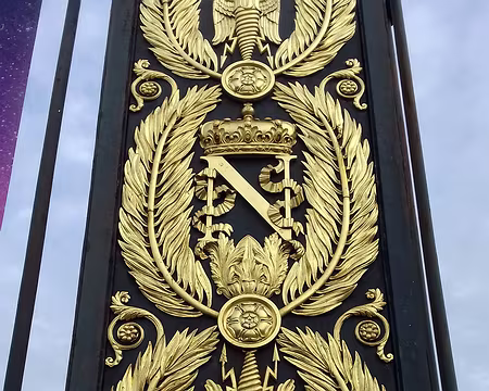 045 Détail du portail aux armes de l’Empereur