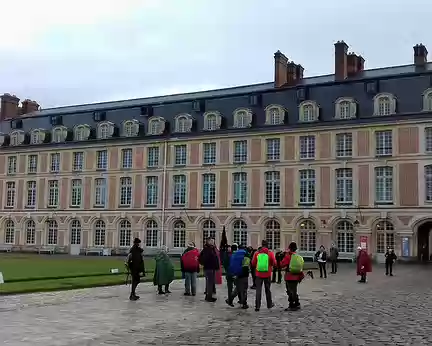 046 L’aile Louis XV dans la Cour d’Honneur