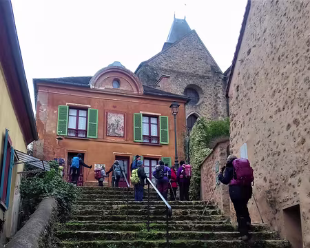 014 Montée vers l’église de Gometz-le-Châtel construite sur l’ancienne motte castrale