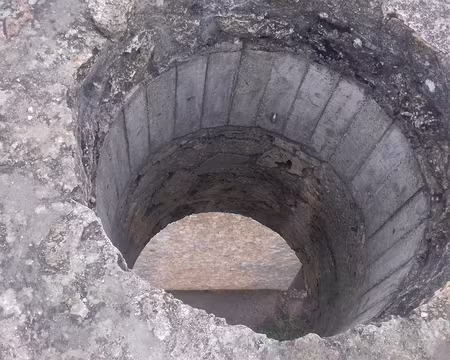 026 Il sert également de site d’entrainement pour l’escalade. Deux trous ont été aménagés sur le viaduc pour la descente en rappel …