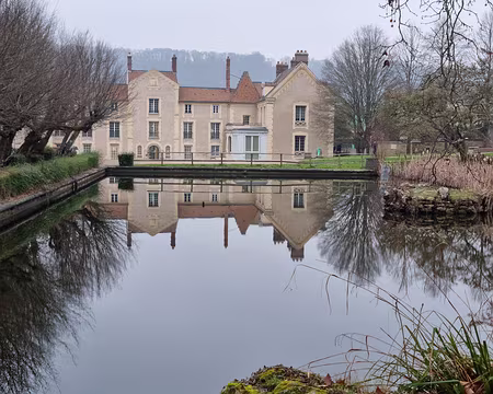 050 Le bassin et la Grande Maison dans le parc du même nom. Merci Nicole et Bernard pour cette belle randonnée