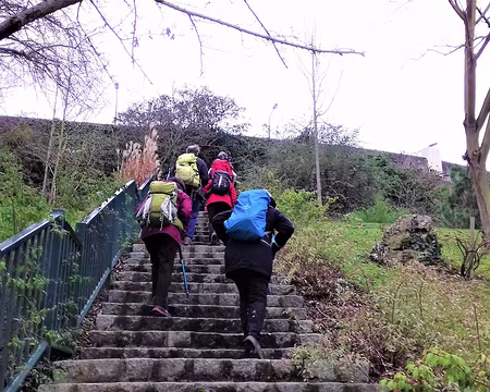 010 L’un des nombreux escaliers qui ponctuent la randonnée