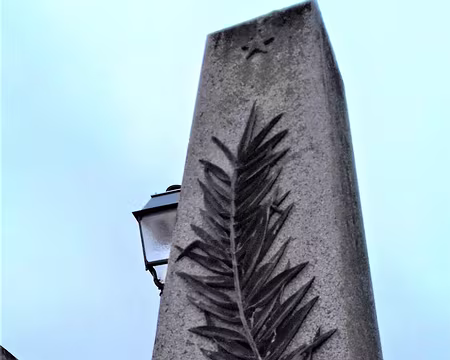 016 Monument aux Morts de la guerre de 1870 érigé dans le cimetière en 1882