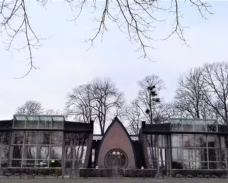 029 Ecole maternelle dans le parc