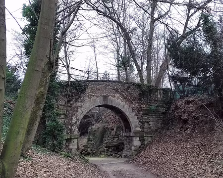 032 Pont dans l’ancien domaine de Brimborion, acquis par Madame de Pompadour en 1750