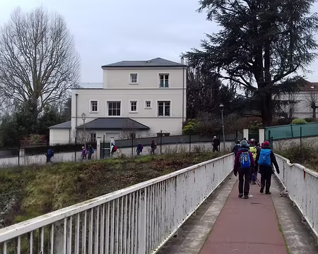 040 Passerelle au-dessus de la voie ferrée à Sèvres