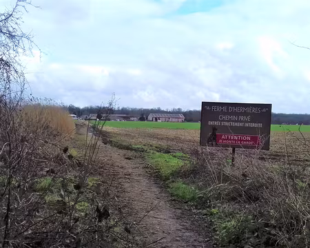 036 L’entrée du domaine agricole