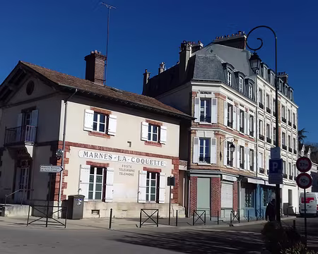 020 La poste dans la rue de la Porte Blanche