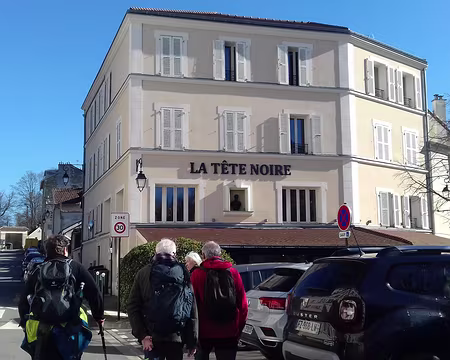 021 Le restaurant «La tête Noire» (1875) sur la place de la Mairie