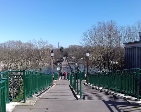 041 Sur la passerelle