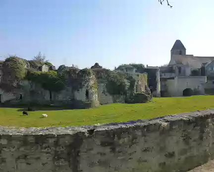 P1140897 Le château fort de Beynes (XIIè-XVè s.)