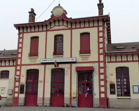 001 Départ de la gare de Meulan-Hardricourt (Yvelines) vers le nord-ouest pour une randonnée de 22 km dans le sud du Vexin via Oinville-sur-Montcient,...