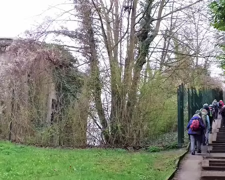 002 Montée vers le village d’Hardricourt situé sur la rive droite de la Seine