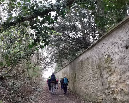 004 Le mur d’enceinte du parc du château d’Hardricourt