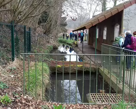 017 Le lavoir de Gournay (début XXème siècle) au bord de la Montcient à Oinville