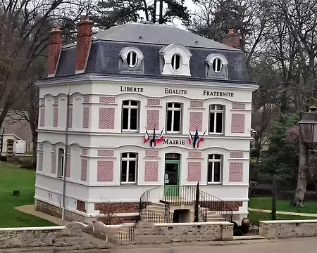 018 La mairie du village